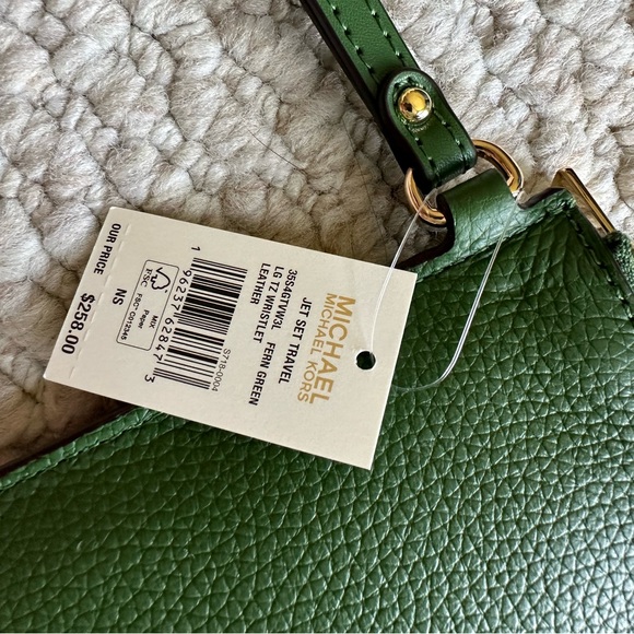 Michael Kors NWT Wristlet - Picture 2 of 5